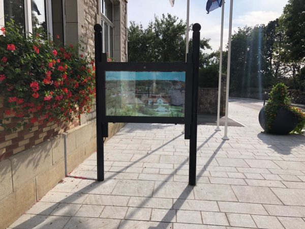 Écran digital interactif extérieur mairie