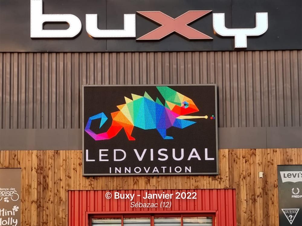 Photo d'un écran géant LED Extérieur devant Buxy