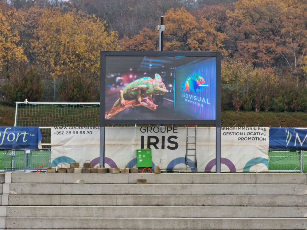 Écran de 11m² situé sur le stade du FC Mondercange au Luxembourg
