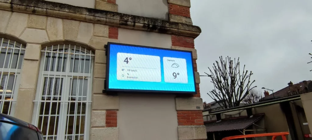 La caserne Xaintrailles de Bordeaux installe un écran extérieur LVI