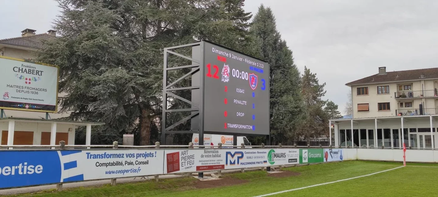 Écran extérieur pour stade