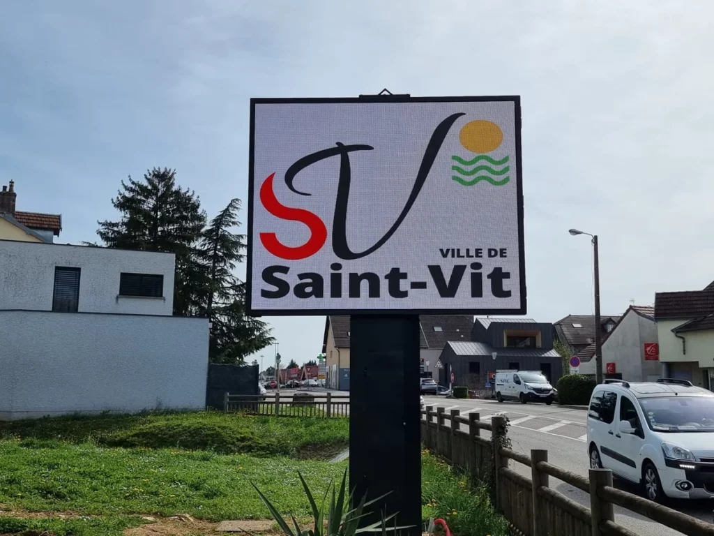 Installation de deux panneaux lumineux LED pour la mairie de Saint-Vit (25) 1 Installation de deux panneaux lumineux LED pour la mairie de Saint-Vit (25)
