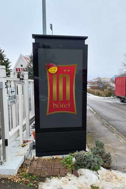 Totem numérique extérieur