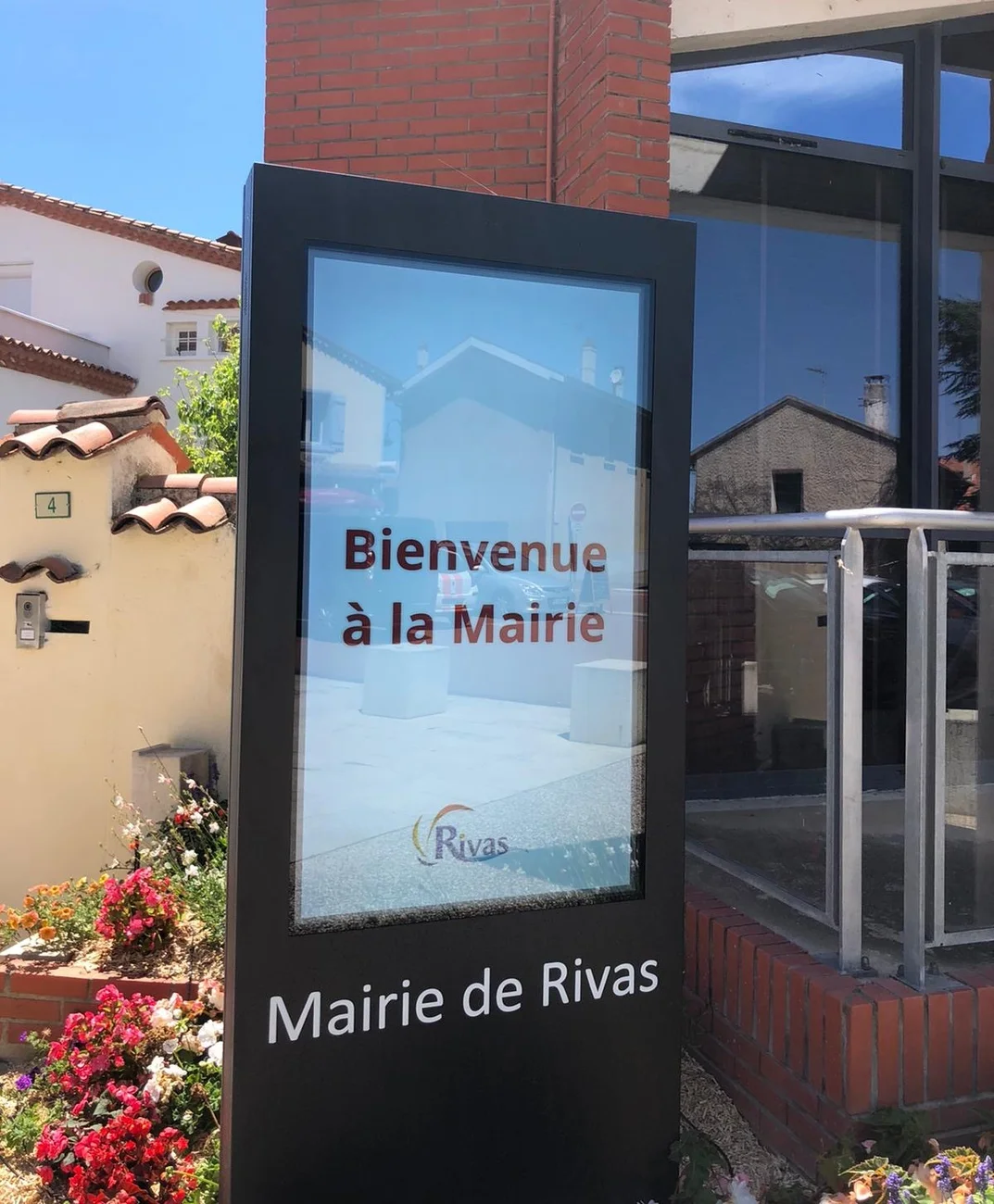 Borne extérieur Mairie de Rivas