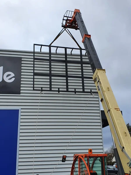 Écran LED Extérieur 37 installation écran façade