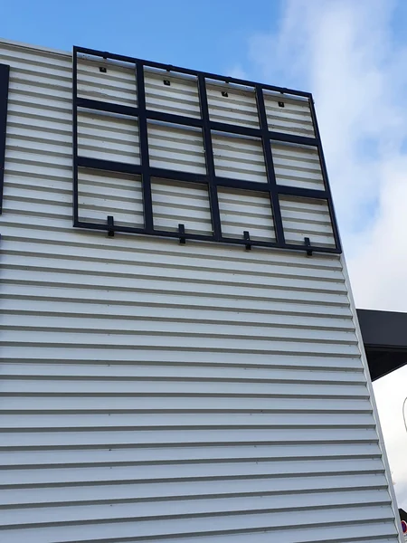 Écran LED Extérieur 38 installation écran façade