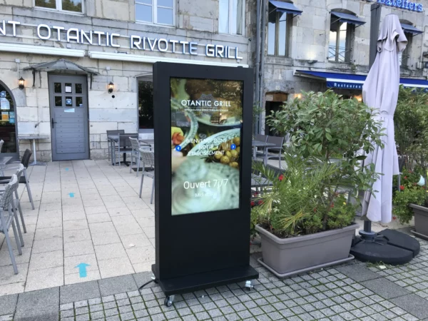 Borne extérieur pour restaurant