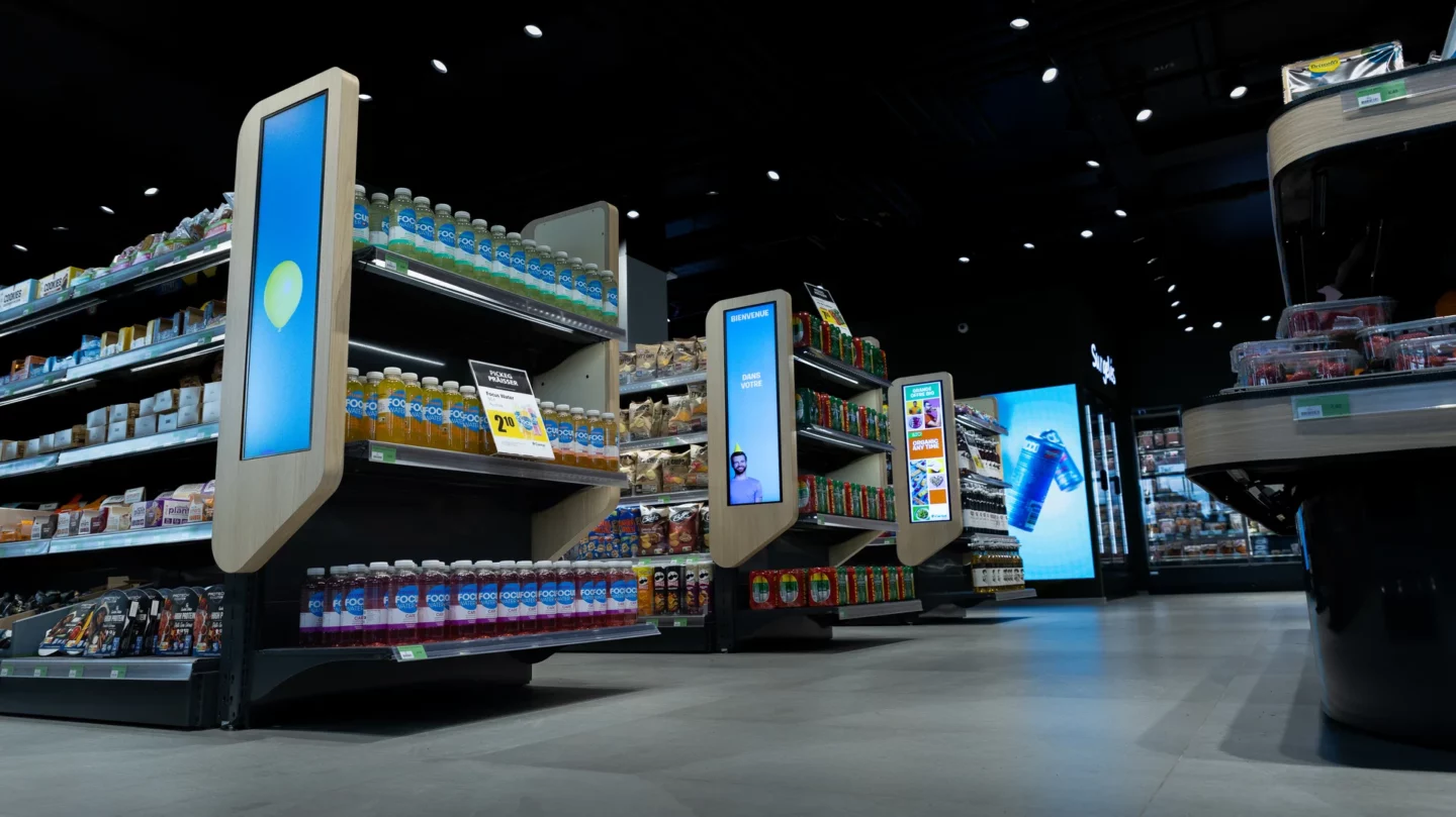 Top 10 des utilisations d’un écran LED pour renforcer la visibilité d’un projet 2 Écran publicitaire LED intérieur magasin