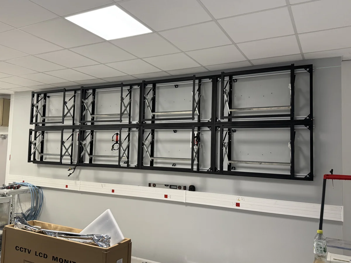 Installation d’un mur d’images LCD pour le centre opérationnel de la gendarmerie de Marseille 1 Installation d’un mur d’images LCD pour le centre opérationnel de la gendarmerie de Marseille