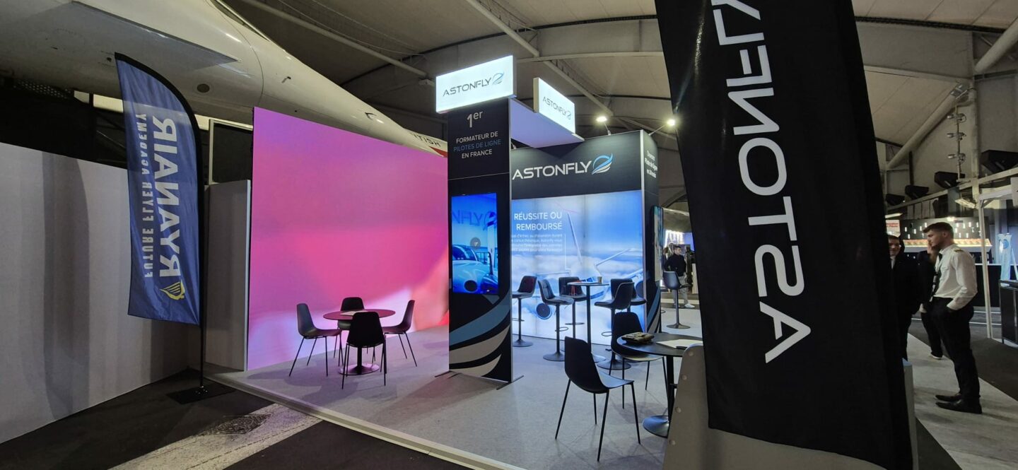 Installation d’un écran géant LED pour Astonfly au Salon International de l’Aéronautique et de l’Espace – Le Bourget 1 Installation d’un écran géant LED pour Astonfly au Salon International de l’Aéronautique et de l’Espace – Le Bourget