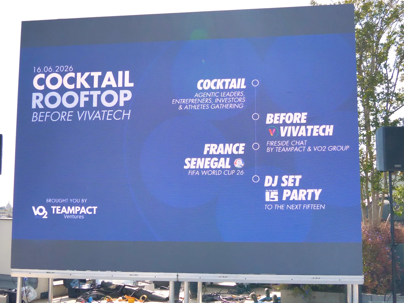 Location d'écran géant LED à Paris pour VO2 Group lors du match France Sénégal 2 Location d'écran géant LED à Paris pour VO2 Group lors du match France Sénégal