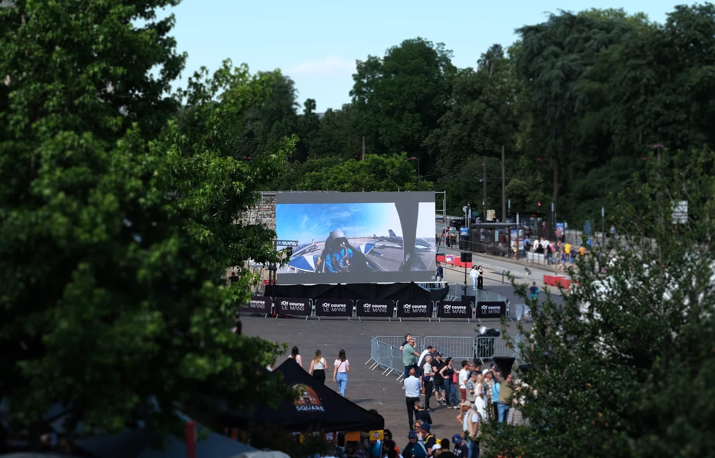 Location de 2 écrans géants LED pour les 24 Heures du Mans 2026 1 Location de 2 écrans géants LED pour les 24 Heures du Mans 2026