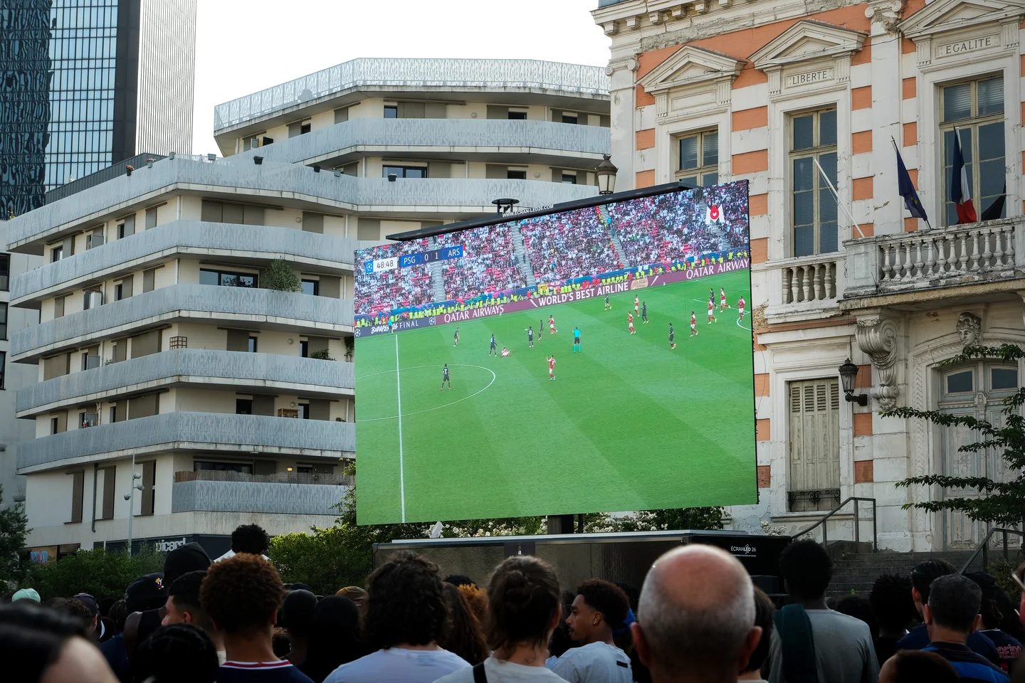 Location écran géant LED sur remorque pour la finale de la Ligue des Champions 2026 à Bagnolet 1 Location écran géant LED sur remorque pour la finale de la Ligue des Champions 2026 à Bagnolet