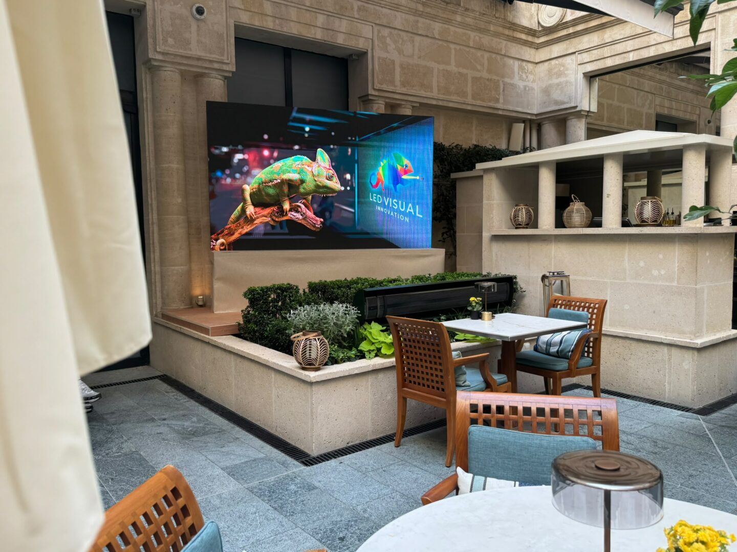 Location d'écran géant LED au Park Hyatt Paris-Vendôme pour les phases finales de la Coupe du Monde 1 Location d'écran géant LED au Park Hyatt Paris-Vendôme pour les phases finales de la Coupe du Monde