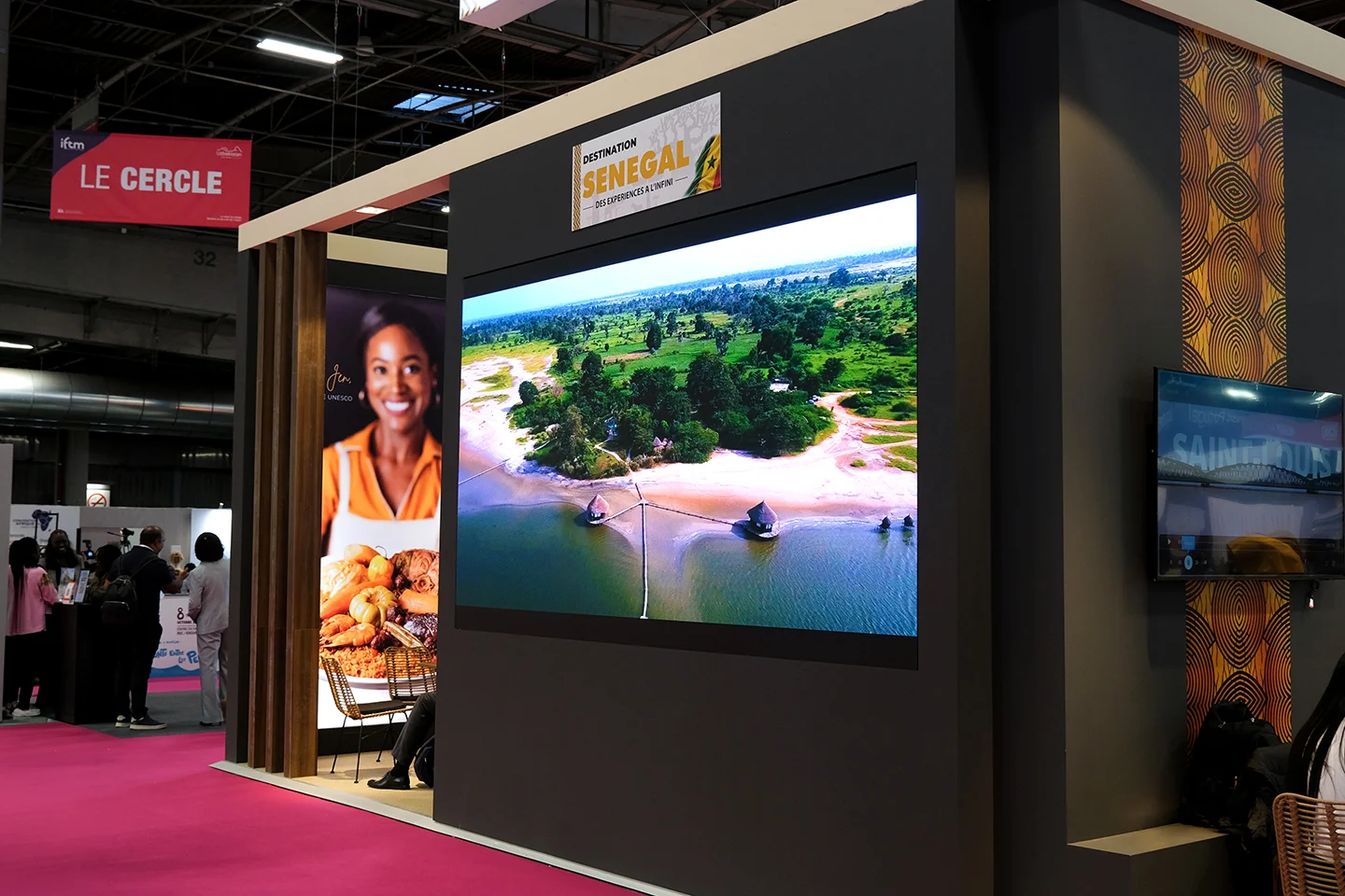 Location de 4 écrans géants LED pour l’IFTM à Paris 1 Écran géant LED pour stand Sénégal à l'IFTM 2026
