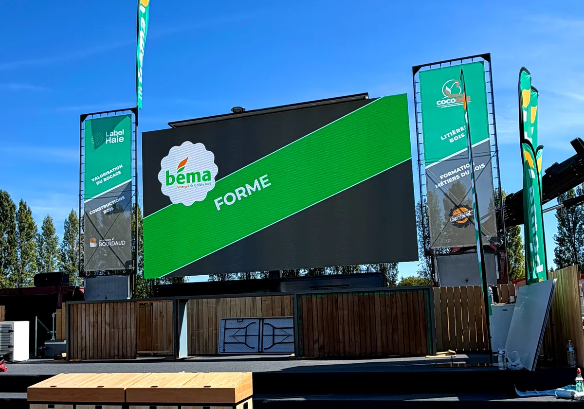 Location d’un écran géant LED sur remorque de 28m² pour BEMA à Rennes 1 Location d’un écran géant LED sur remorque de 28m² pour BEMA à Rennes